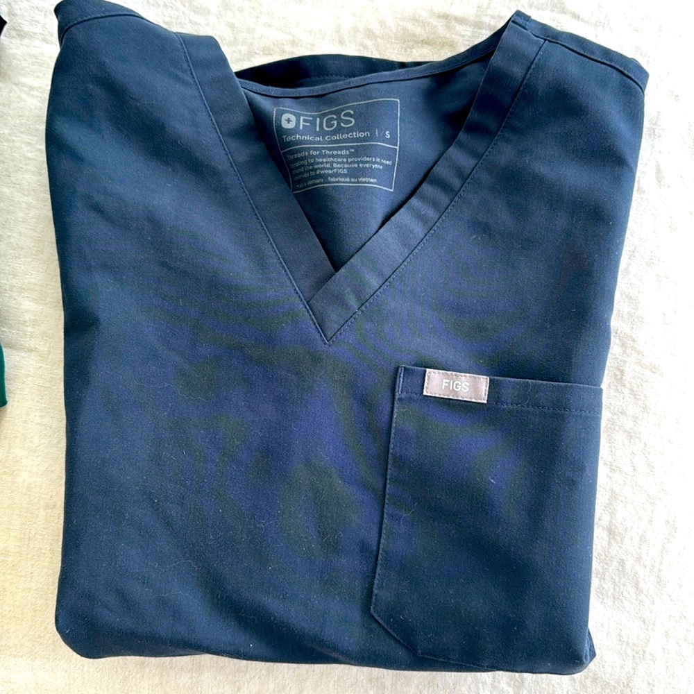 FIGS size small